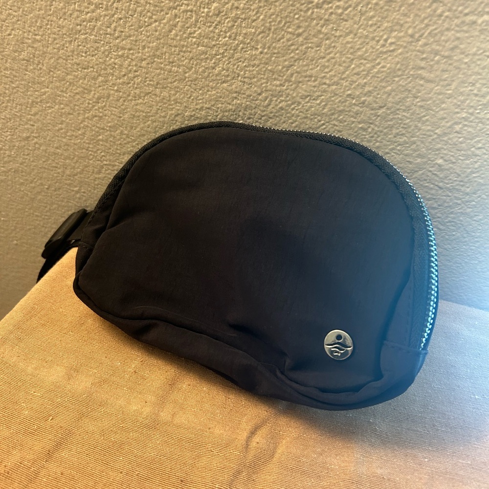 HALARA Black Crossbody Bag